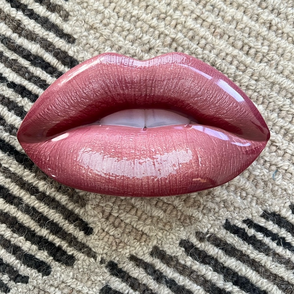 Huda Beauty Pink Lip Tin